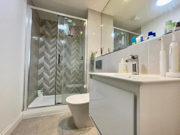 2 bed Terraced to rent Image 10