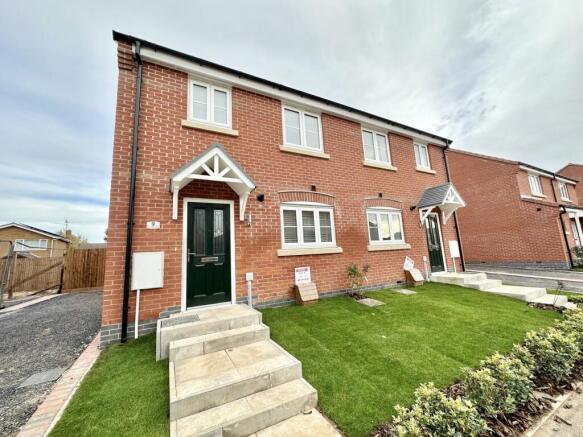 3-bed semi-detached on Tony Worth Close, Spalding, PE12, £198,000