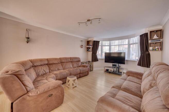 Daniels_ Ballogie Avenue NW10 _004.jpg