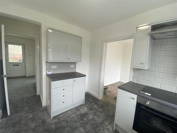 4 bed Semi-Detached to rent Image 6
