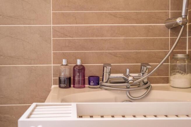 050-2_Hunterfield_Place_Carluke_ML84GY.jpg