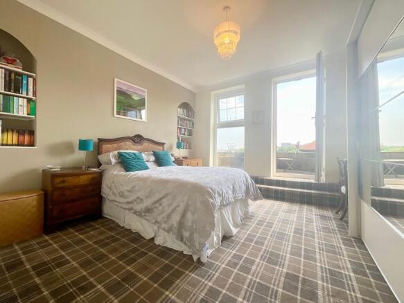 3 bed Flat for sale Image 4