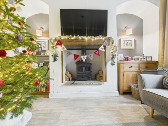 CAM03729G0-PR0196-STILL014