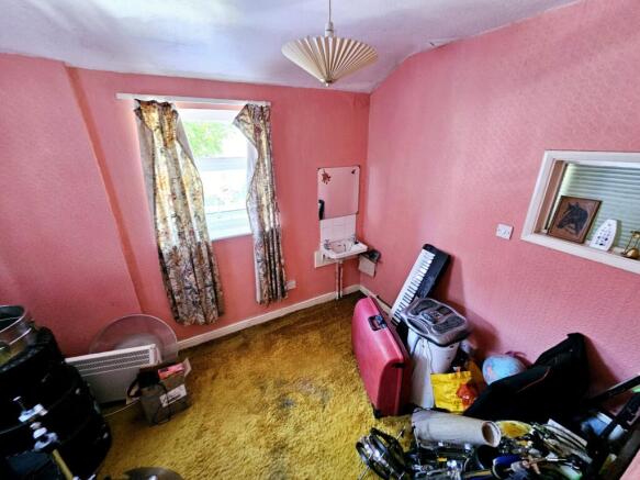 4 bed Semi-Detached for sale Image 8