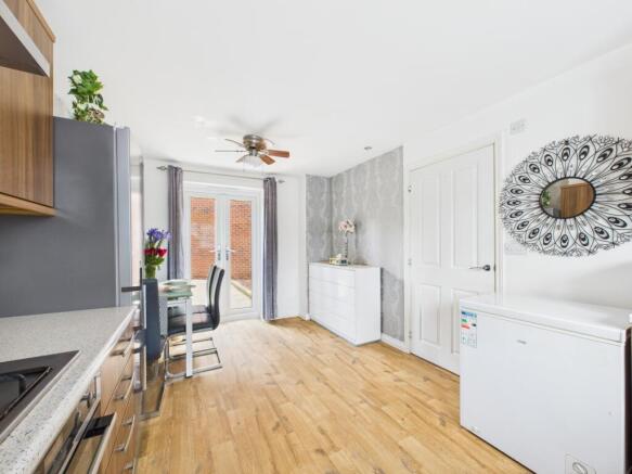 CAM05546G0-PR0027-STILL001