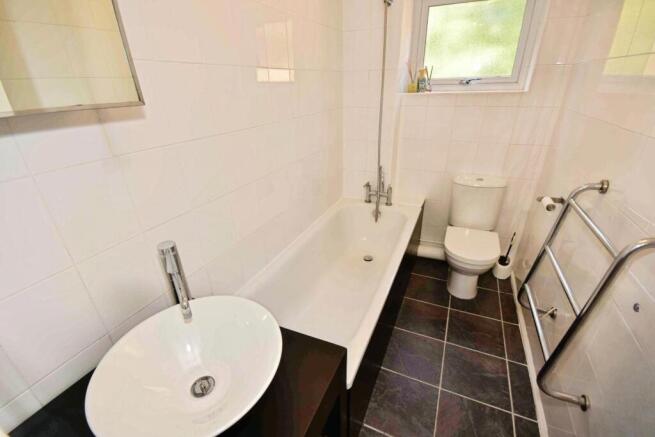 1-bed flat on High Road, Buckhurst Hill, £265,000