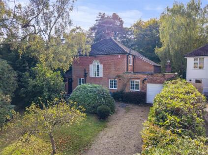 Woodlands Close, Ascot