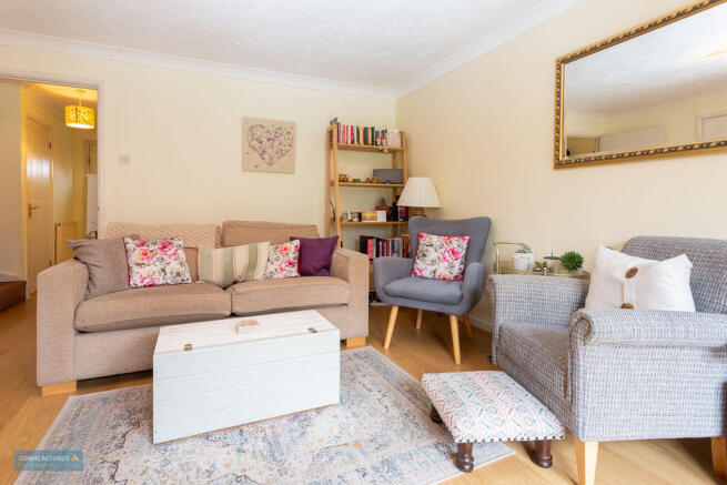 Sitting Room/ Dining Room