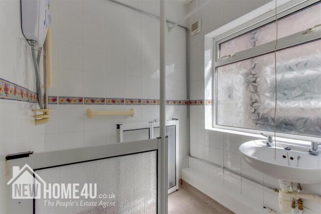 SHOWER ROOM: