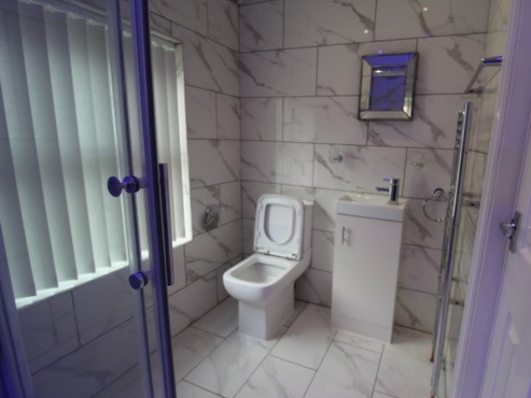 4 bed Apartment to rent Image 11