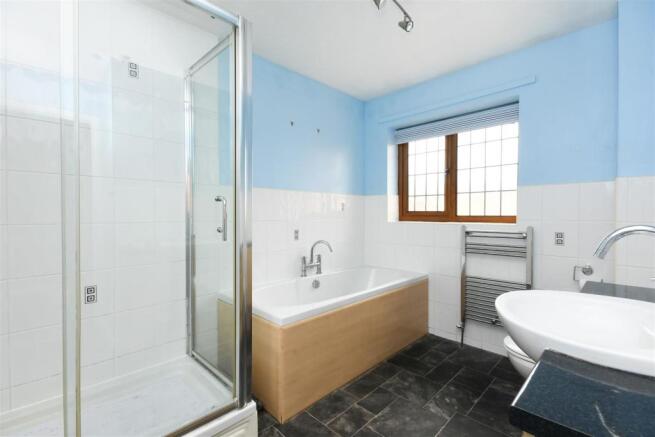 Bathroom 2.jpg