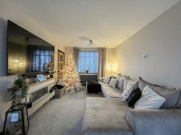 LIVING ROOM/DINER