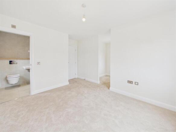 4 bed Detached for sale Image 10
