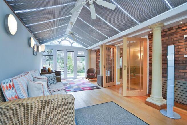 4 Bamburgh Grove-7.jpg