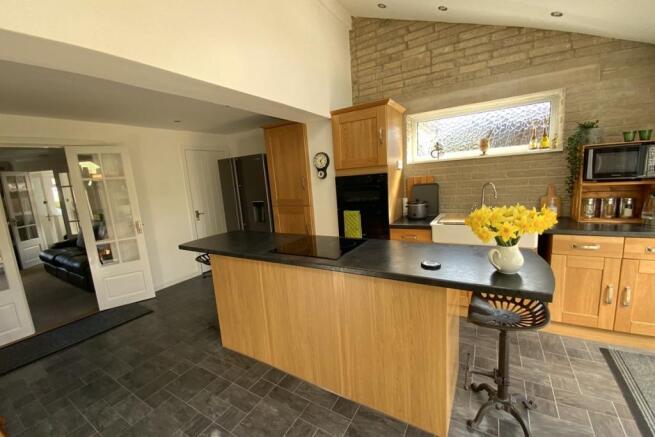 kitchen/dining room 