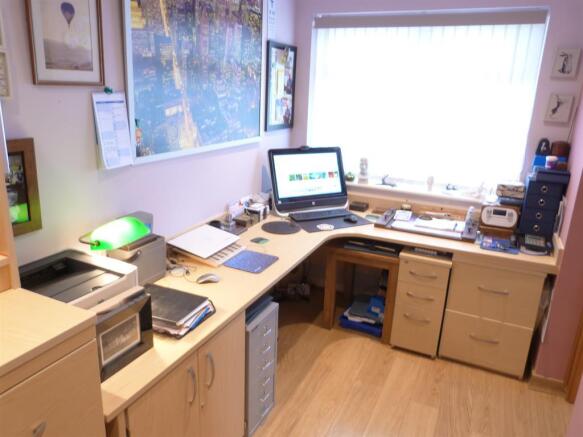 STUDY / HOME OFFICE
