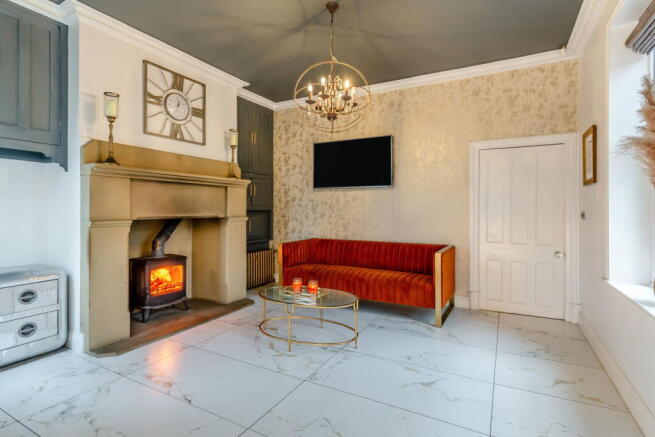 5 bed Detached for sale Image 11