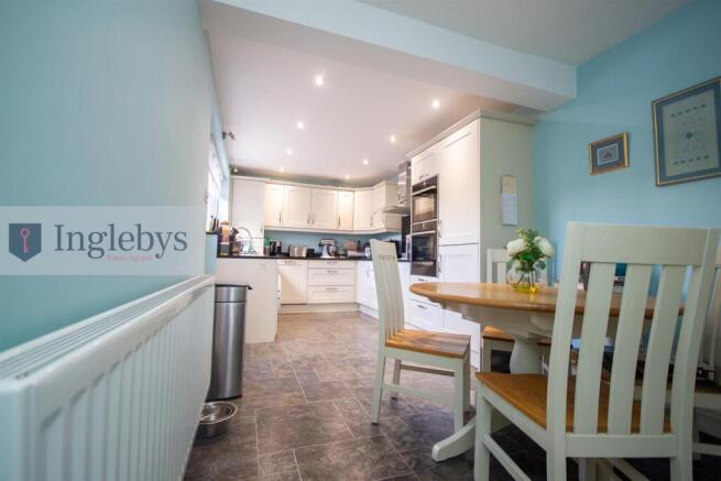 3 bed Terraced for sale Image 11
