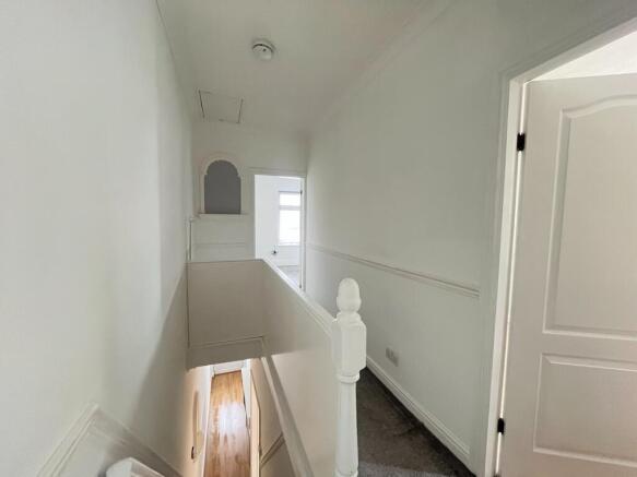 3 bed Terraced to rent Image 6
