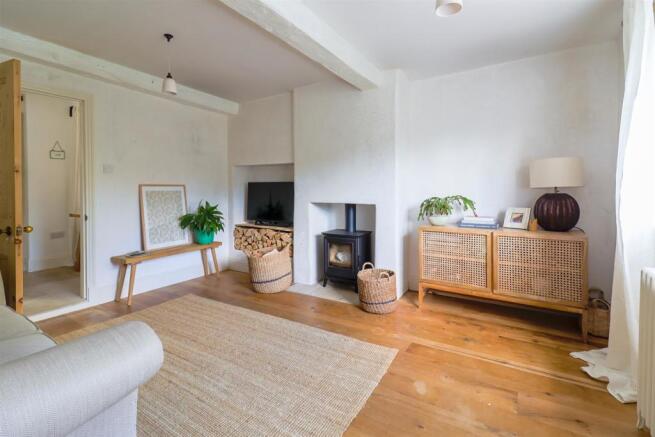 LIVING ROOM pic 3