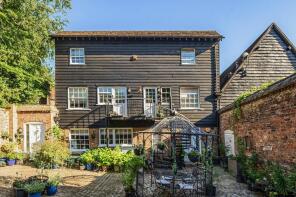 Apartment 13, Prebendal House, Parsons Fee, Aylesbury HP20 2QZ