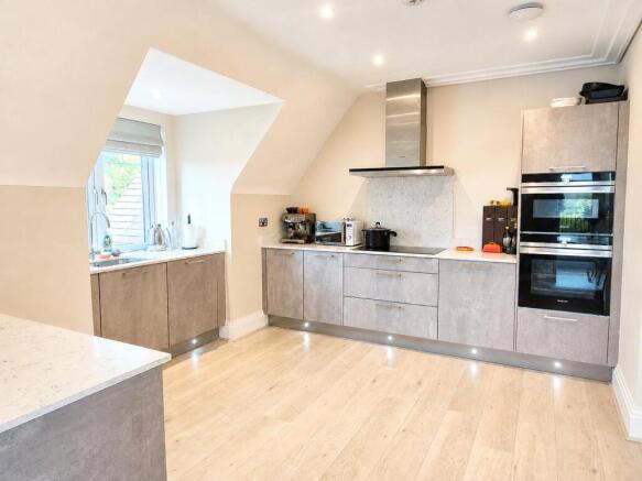 Coombehurst Close, Hadley Wood, EN4 photo 4