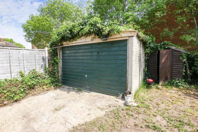 NN16, Almond Road, Kettering photo 3