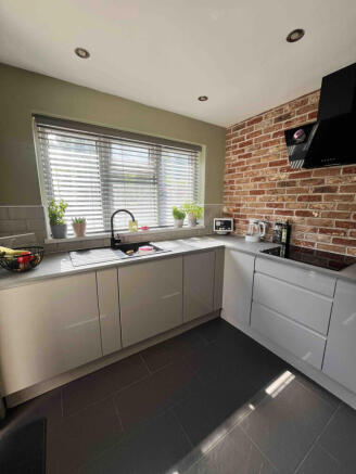 KITCHEN/BREAKFAST ROOM