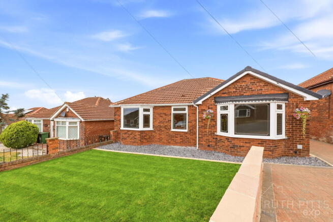 3 bed Detached Bungalow for sale Image 2