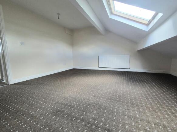 4 bed Terraced to rent Image 8
