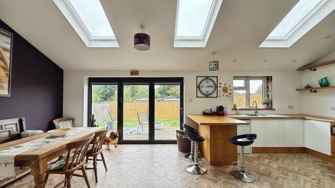 Kitchen/family ro...