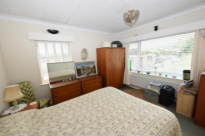 4 bed Detached Bungalow for sale Image 8