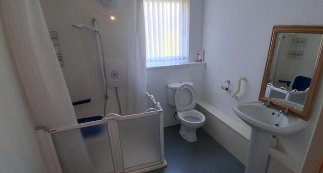 Walk-in shower room