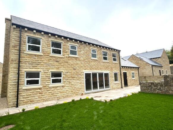 5 bed Detached for sale Image 12