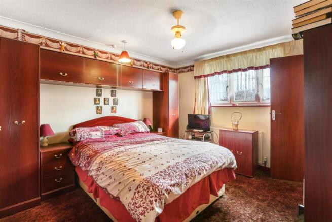 676945885 - 23 Travers House, 127 Dalmeny Avenue N