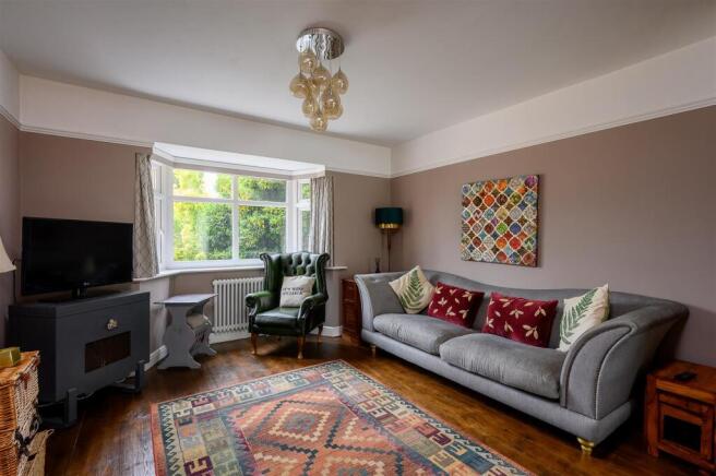 4 bed Semi-Detached for sale Image 5