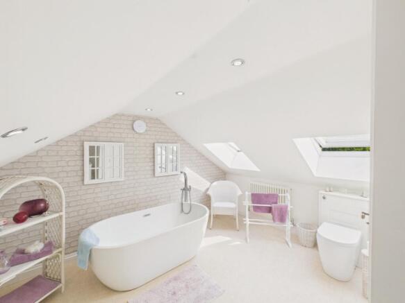 3 bed Semi-Detached for sale Image 9