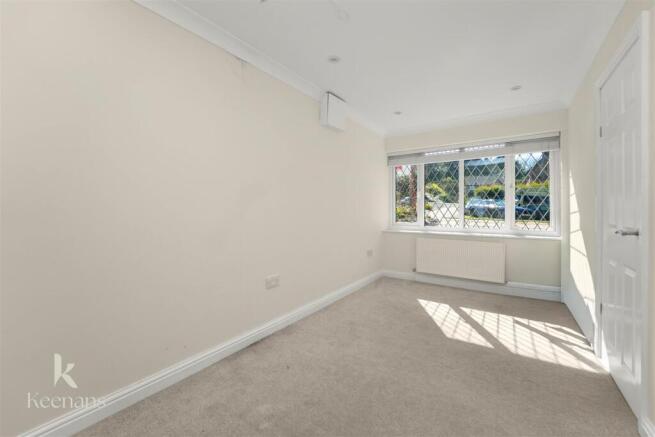 4 bed Detached for sale Image 11