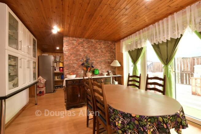 Kitchen/ Breakfast Room