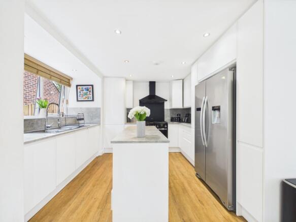 Cecil Avenue - EweMove - Kitchen