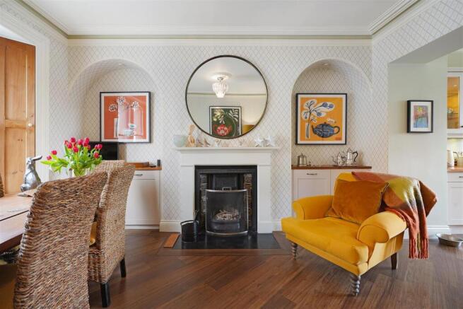 4 bed Town House for sale Image 6