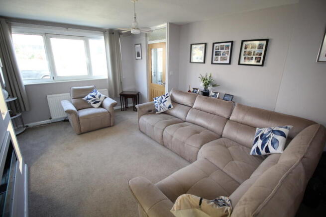 4 bed Semi-Detached for sale Image 4