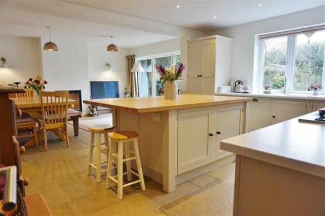 LIVING KITCHEN