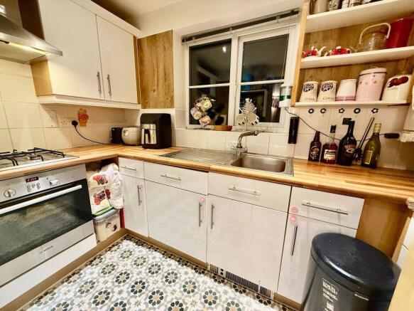 2 bed Flat for sale Image 6