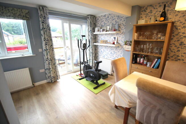 4 bed Semi-Detached for sale Image 8