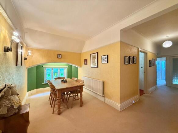 4 bed Flat for sale Image 11