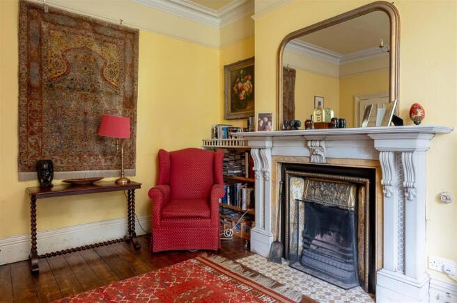 6 bed Semi-Detached for sale Image 7