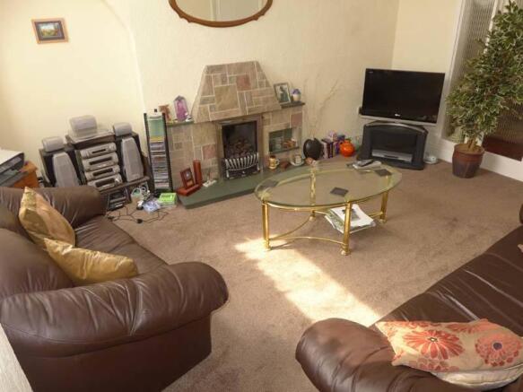 REAR LOUNGE