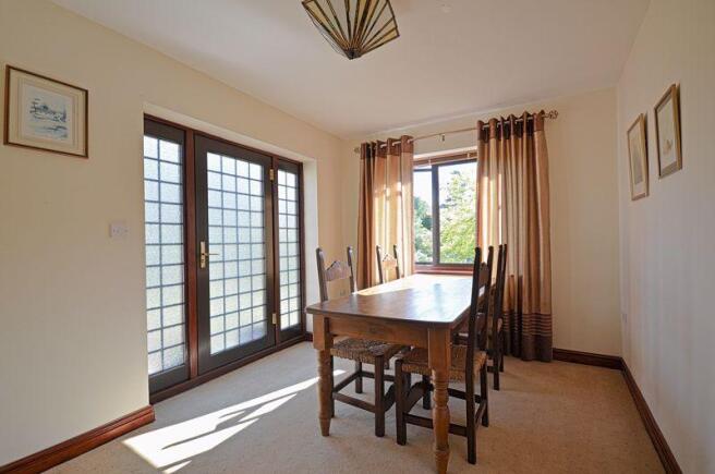 Hall/dining area 