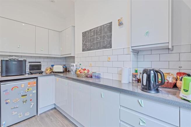 Kitchen (2).jpg
